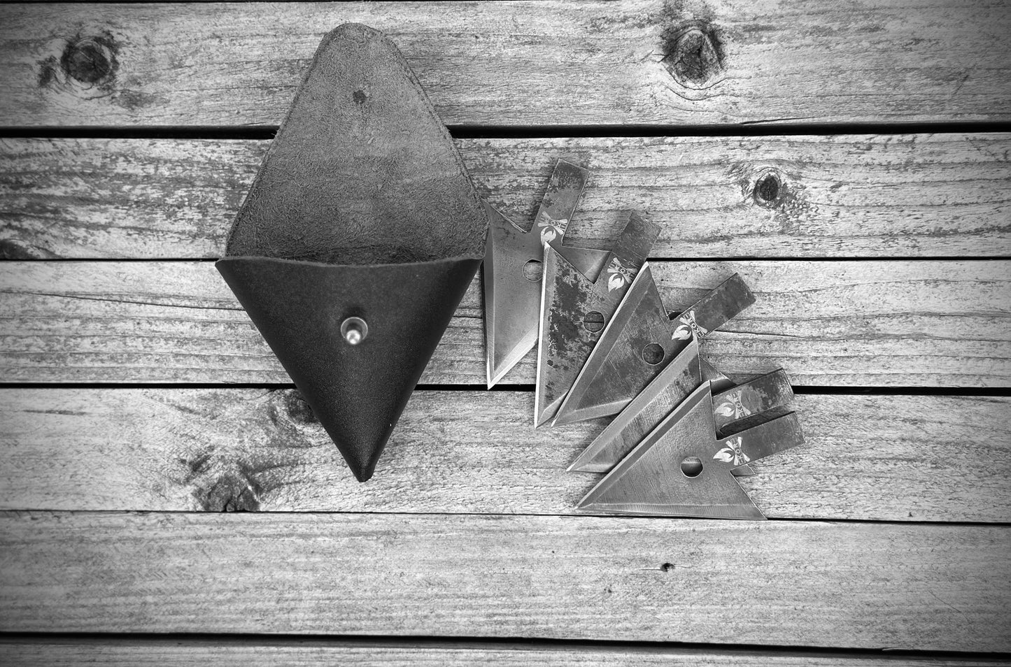 KOR Survival Steel Arrowheads w/leather case