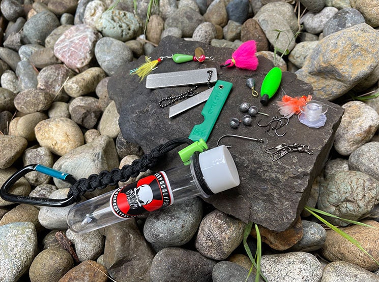 Emergency Fishing kit w/paracord carabiner